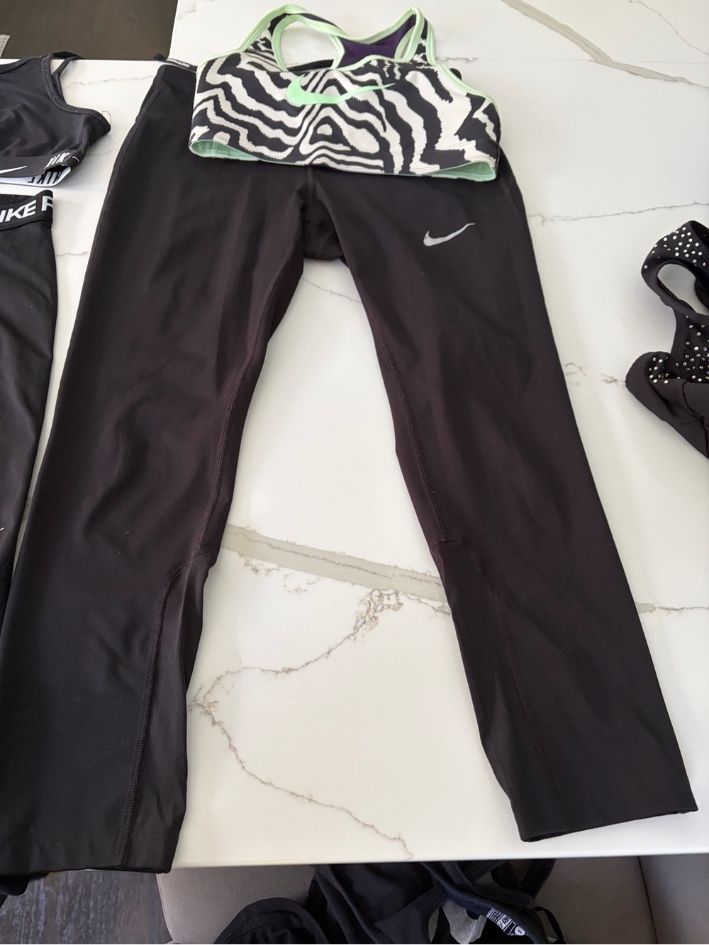 Nike Black Women's leggings w/ reflective Swoosh-sports bra included size small